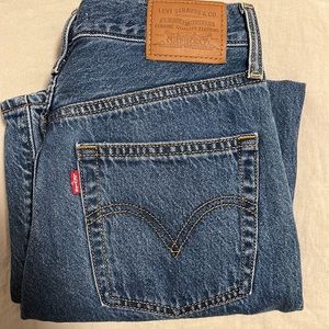 Levi’s Ribcage Straight Ankle Jeans